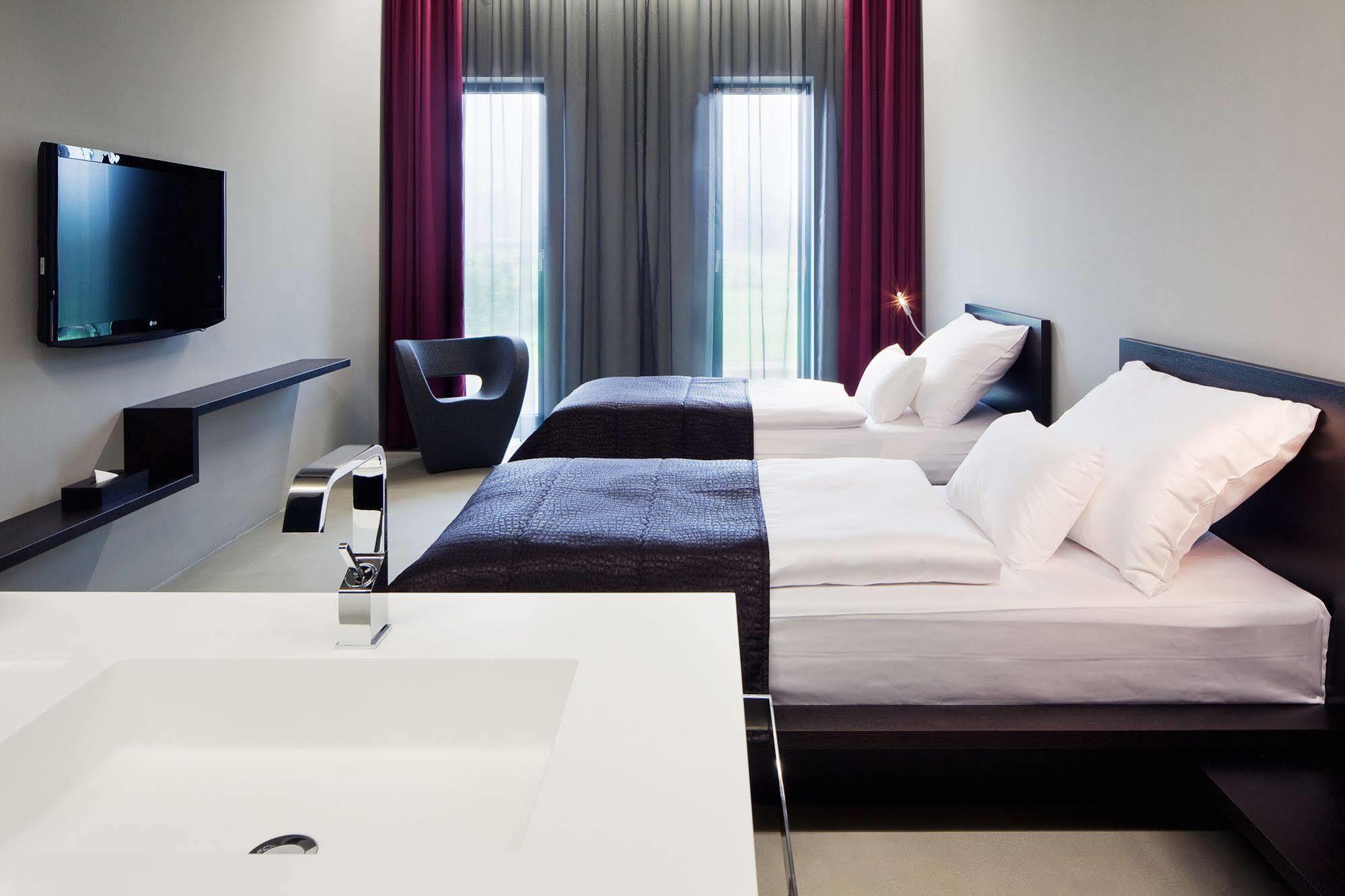 Miura Hotel 4*